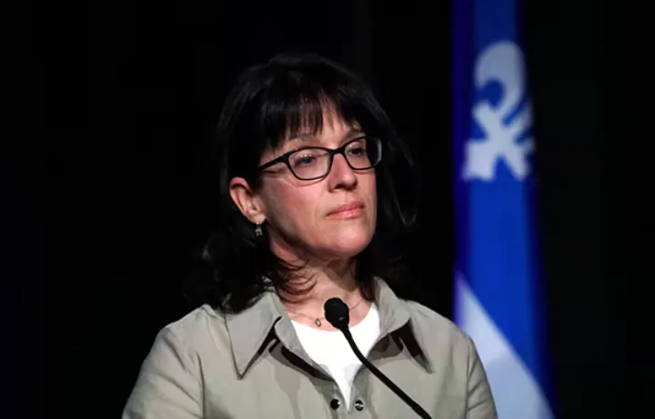 دولت کبک پیشنهادهای خود را برای بهبود شرایط کاری پرستاران و معلمان چرب‌تر کرد اما واکنش مثبتی دریافت نکرد